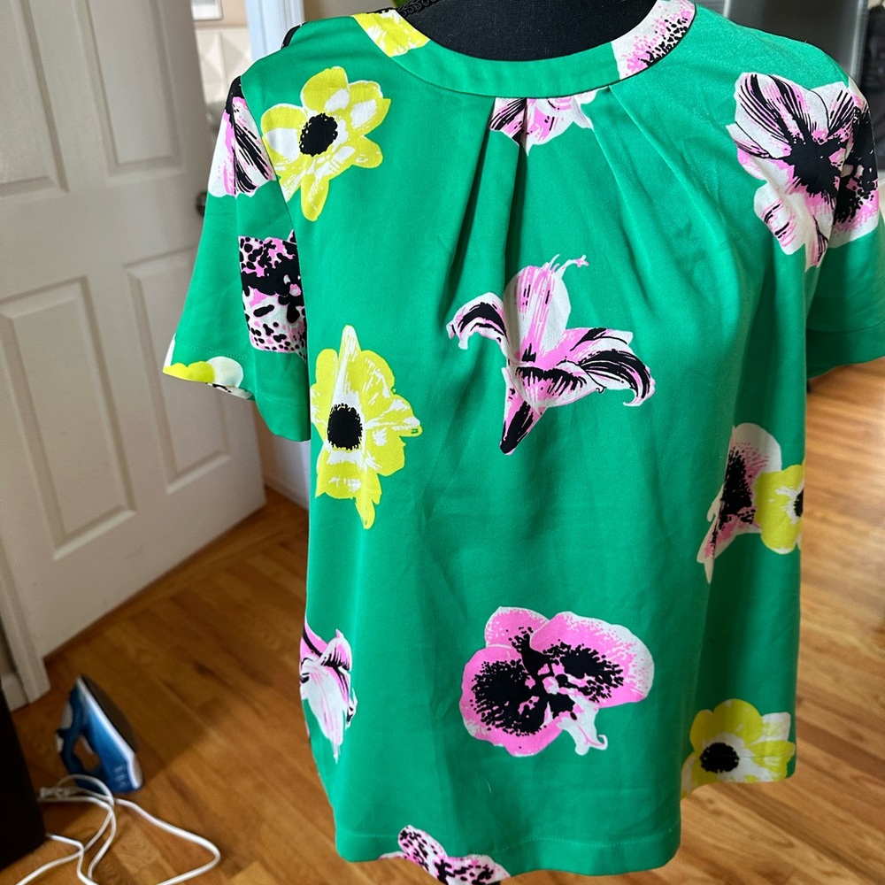 Short sleeve cute summer blouse back open,